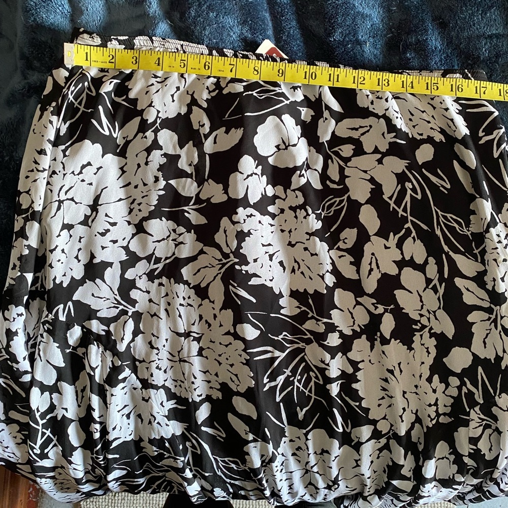 NWT floral skirt - Picture 6 of 6